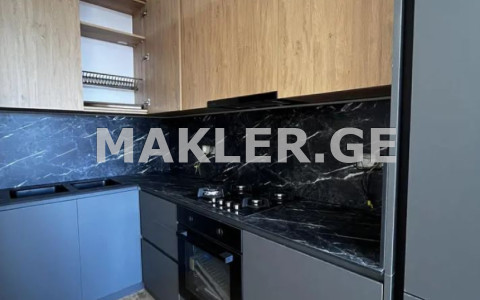  იყიდება 3 ოთახიანი  ბინა ისანში  ბერი გაბრიელ სალოსის გამზირზე 