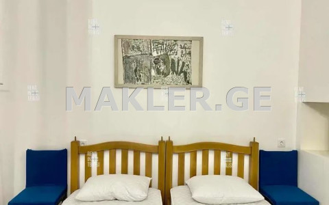  იყიდება 2 ოთახიანი  ბინა სოლოლაკში (ძველ თბილისში)  დიუმას ქუჩაზე 