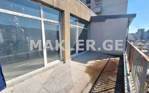  იყიდება 4 ოთახიანი  ბინა ავლაბარში  ლეხ კაჩინსკის ქუჩაზე 