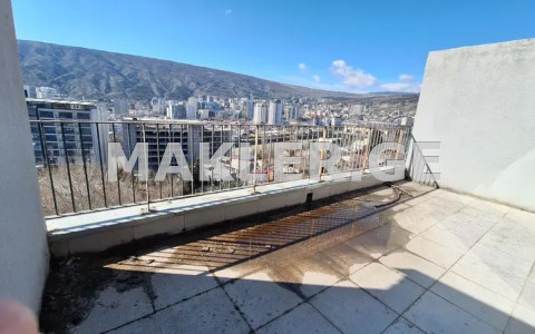  იყიდება 4 ოთახიანი  ბინა ავლაბარში  ლეხ კაჩინსკის ქუჩაზე 