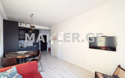  Продается 2 комнатная  Квартира на Плато Нуцебидзе  на ул. Б.Жгенти 