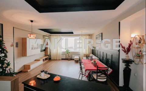  იყიდება 5 ოთახიანი  ბინა ვაკეში  მცხეთის ქუჩაზე 