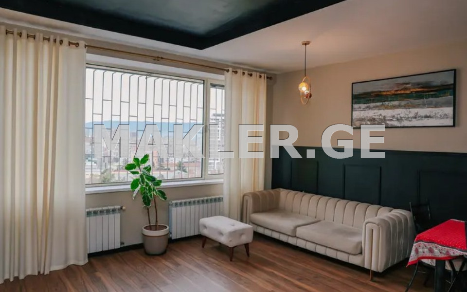  იყიდება 5 ოთახიანი  ბინა ვაკეში  მცხეთის ქუჩაზე 