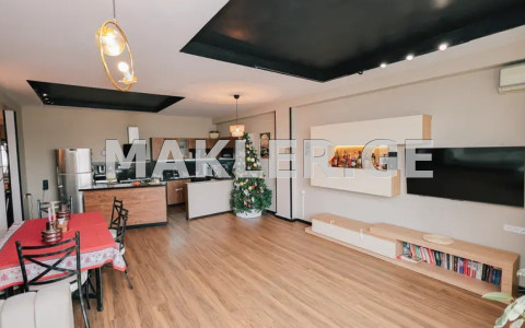  იყიდება 5 ოთახიანი  ბინა ვაკეში  მცხეთის ქუჩაზე 