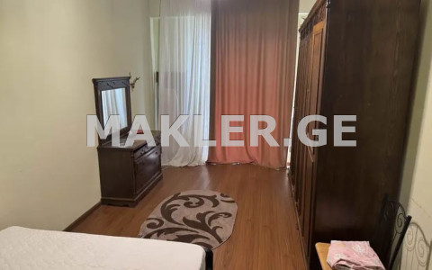  ქირავდება 3 ოთახიანი  ბინა ვაკეში  ქობულეთის ქუჩაზე 