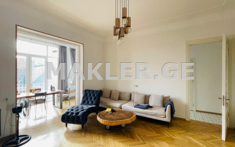  იყიდება 4 ოთახიანი  ბინა მთაწმინდაზე (ძველ თბილისში)  რუსთაველის გამზირზე 