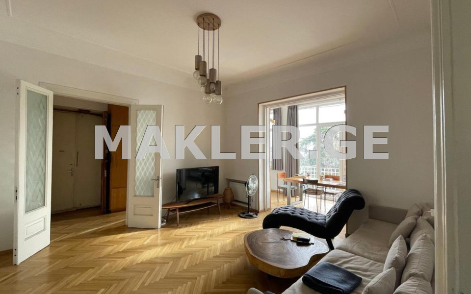  იყიდება 4 ოთახიანი  ბინა მთაწმინდაზე (ძველ თბილისში)  რუსთაველის გამზირზე 