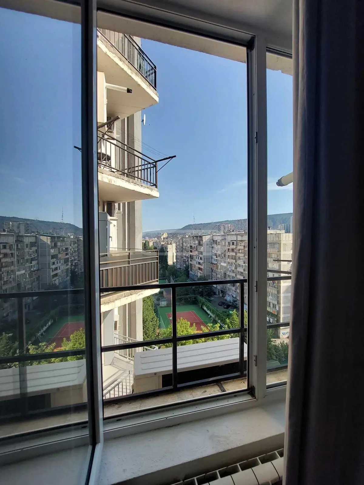  ქირავდება 2 ოთახიანი  ბინა საბურთალოზე  ანა კალანდაძის ქუჩაზე 