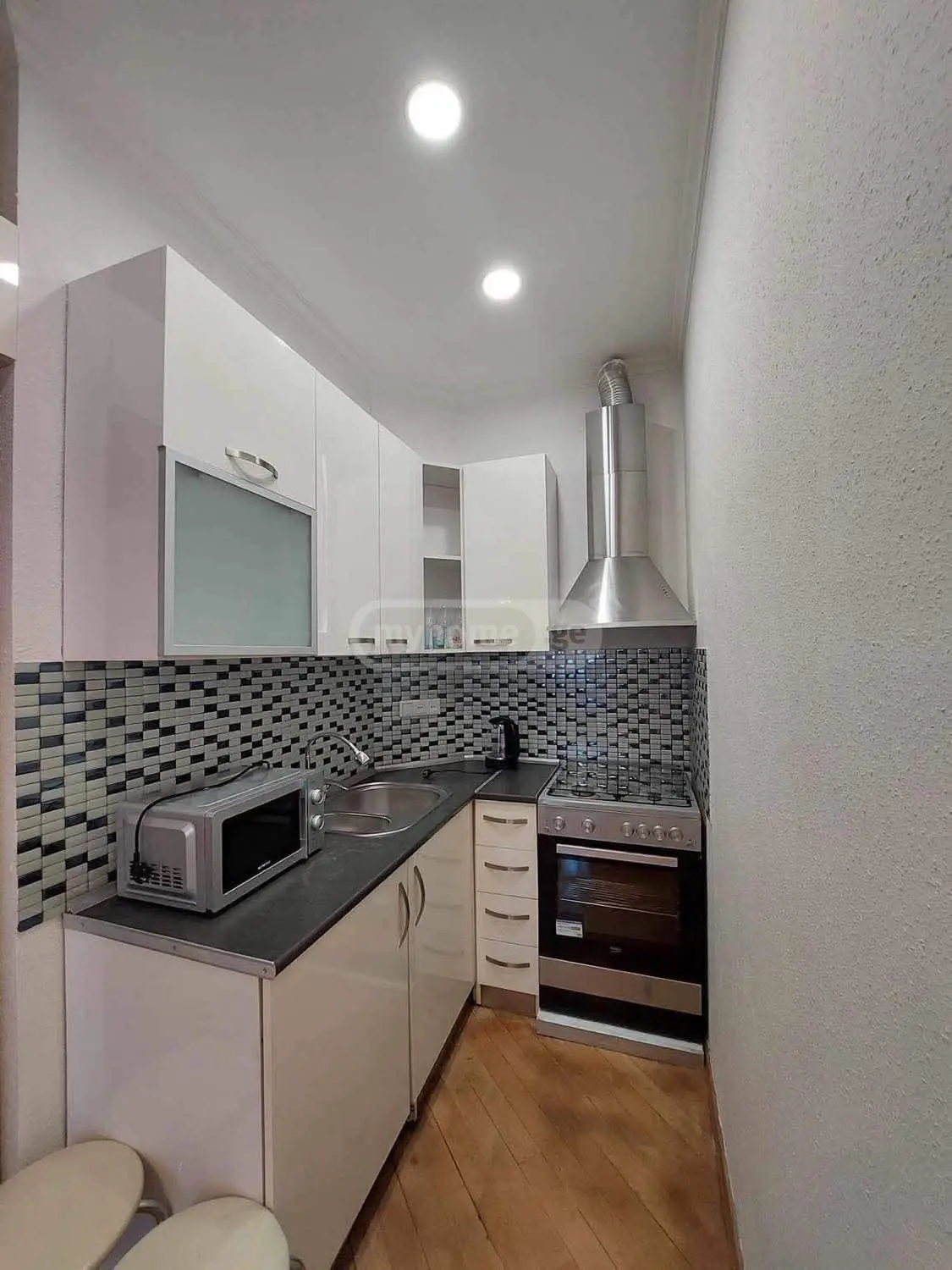  ქირავდება 2 ოთახიანი  ბინა საბურთალოზე  ანა კალანდაძის ქუჩაზე 