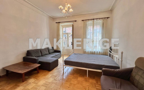  ქირავდება 2 ოთახიანი  ბინა ვერაზე  ე. ტატიშვილის ქუჩაზე 