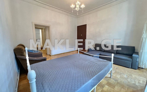  ქირავდება 2 ოთახიანი  ბინა ვერაზე  ე. ტატიშვილის ქუჩაზე 