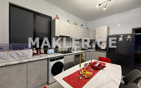  Satılık 160 m²  Villa in Saguramo