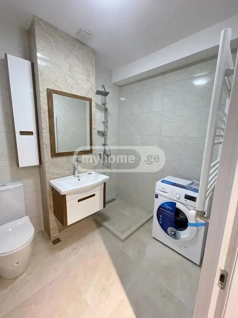  Сдаётся 3 комнатная  Квартира на Плато Нуцебидзе  на ул. Б.Жгенти 