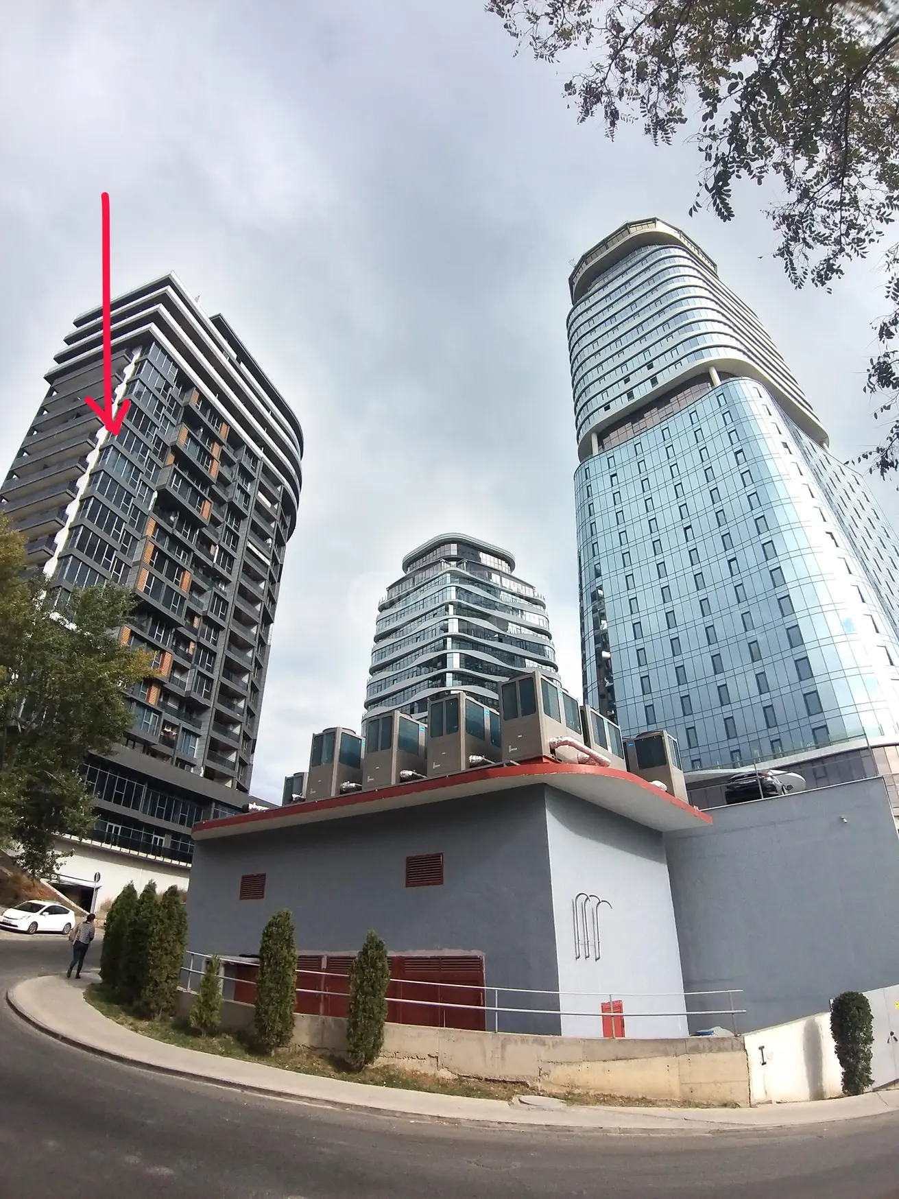  ქირავდება 3 ოთახიანი  ბინა საბურთალოზე  მ. ალექსიძის ქუჩაზე 