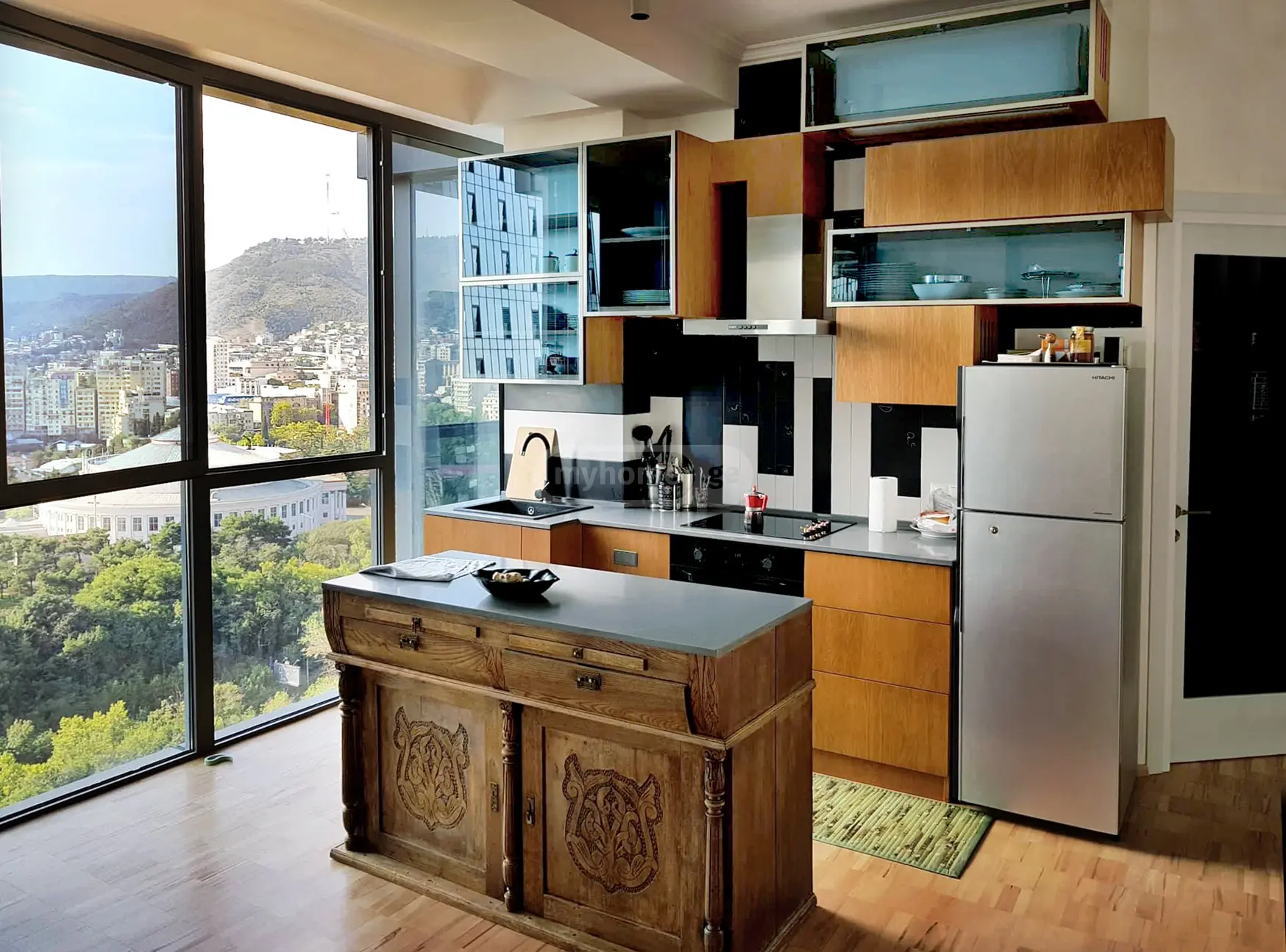  ქირავდება 3 ოთახიანი  ბინა საბურთალოზე  მ. ალექსიძის ქუჩაზე 