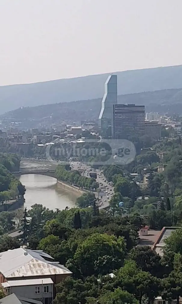  ქირავდება 3 ოთახიანი  ბინა საბურთალოზე  მ. ალექსიძის ქუჩაზე 