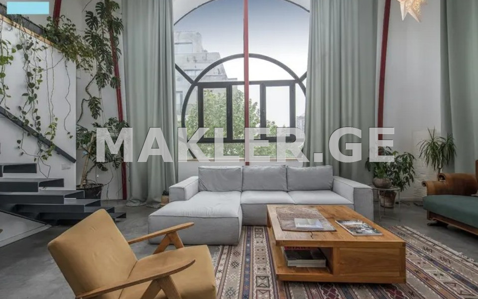  იყიდება 4 ოთახიანი  ბინა ვაკეში  თაქთაქიშვილის ქუჩაზე 