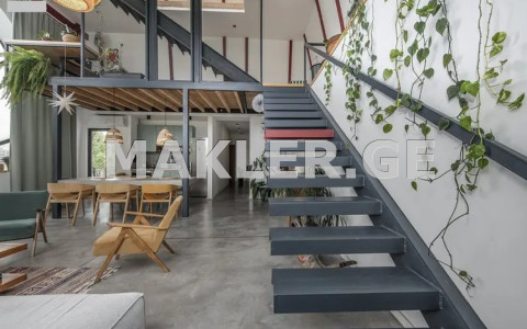  იყიდება 4 ოთახიანი  ბინა ვაკეში  თაქთაქიშვილის ქუჩაზე 