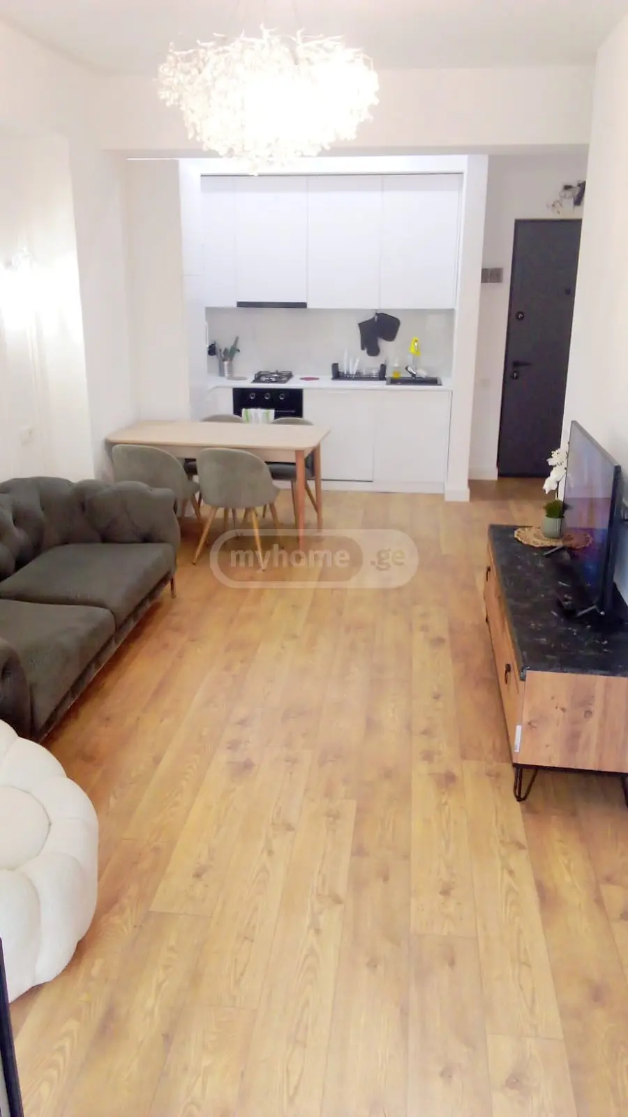  Сдаётся 2 комнатная  Квартира в Ваке  на ул. Кипшидзе 