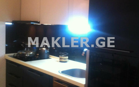  იყიდება 3 ოთახიანი  ბინა საბურთალოზე  დ.გამრეკელის ქუჩაზე 