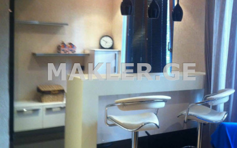  იყიდება 3 ოთახიანი  ბინა საბურთალოზე  დ.გამრეკელის ქუჩაზე 