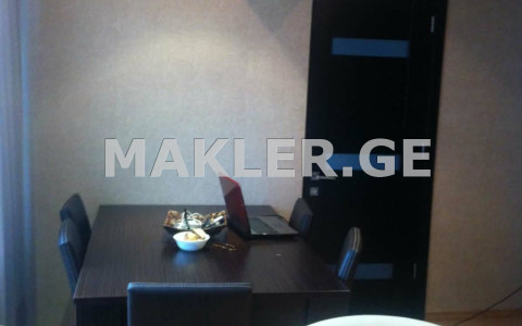  იყიდება 3 ოთახიანი  ბინა საბურთალოზე  დ.გამრეკელის ქუჩაზე 