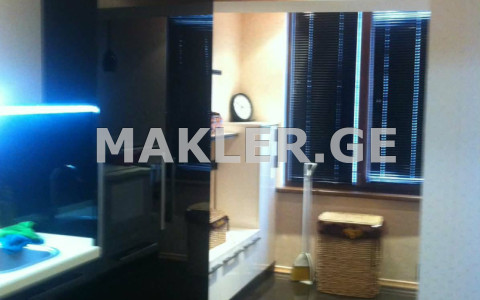  იყიდება 3 ოთახიანი  ბინა საბურთალოზე  დ.გამრეკელის ქუჩაზე 