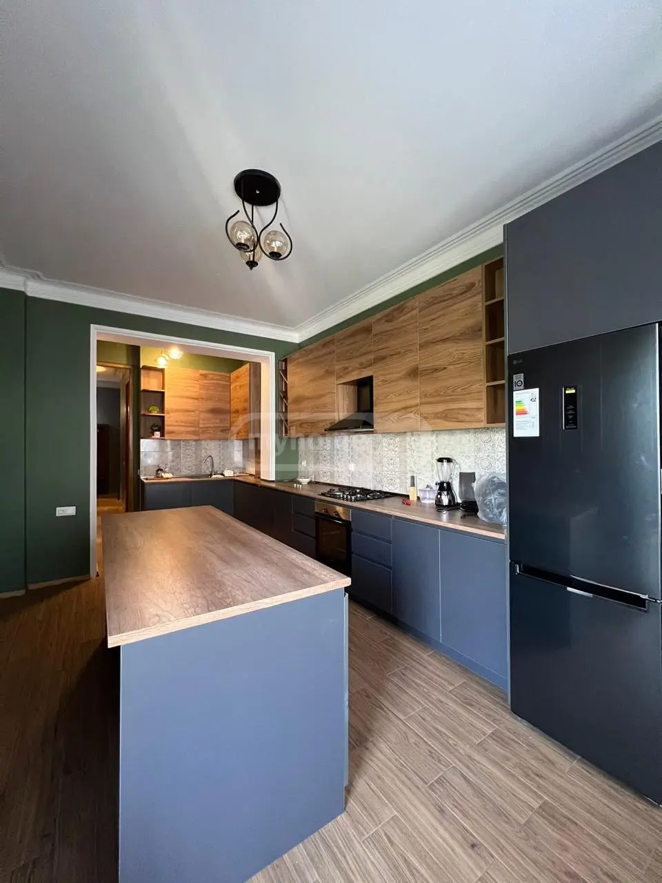  Сдаётся 4 комнатная  Квартира в Ваке  на ул. И.Абашидзе 