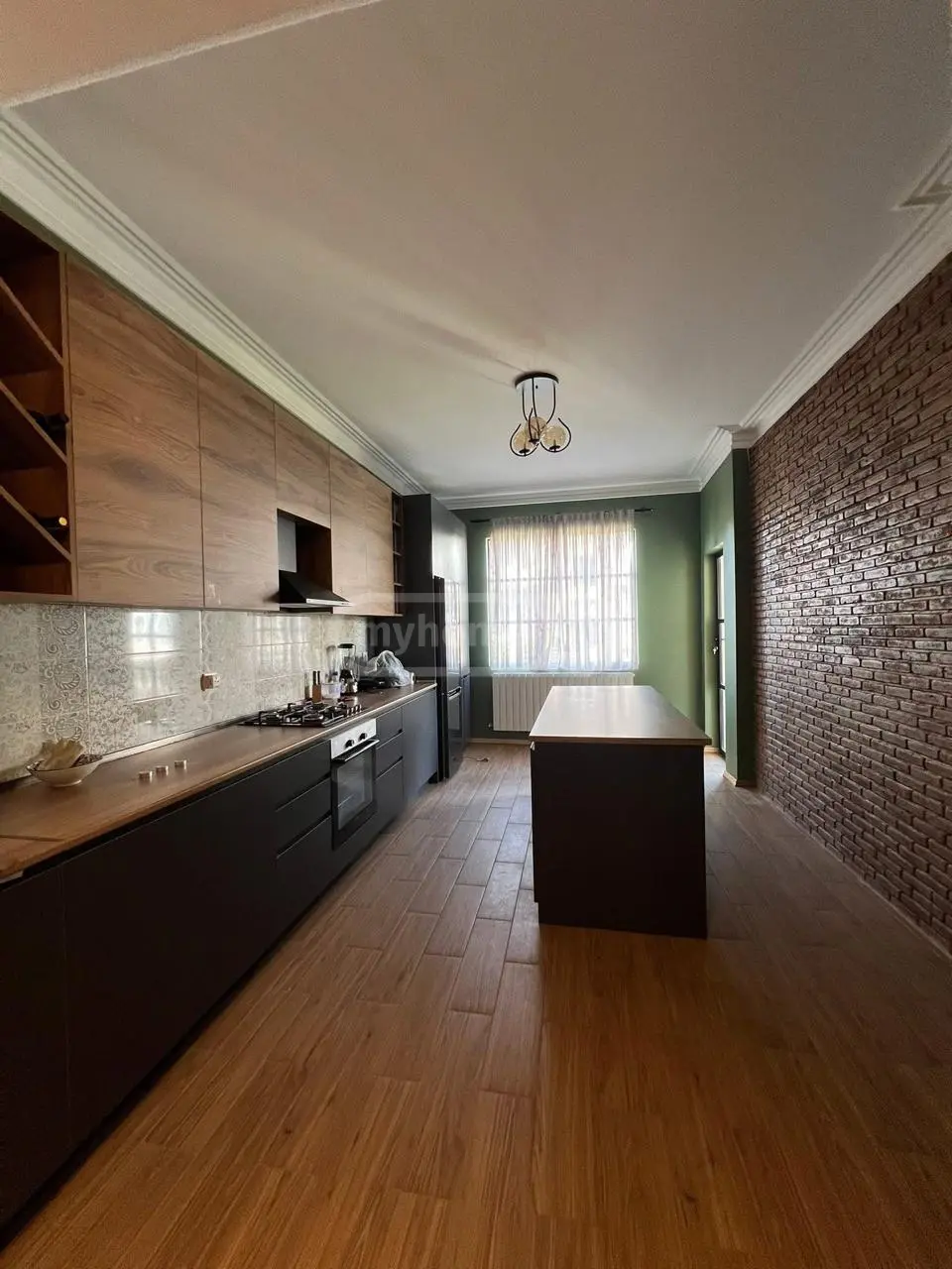  Сдаётся 4 комнатная  Квартира в Ваке  на ул. И.Абашидзе 