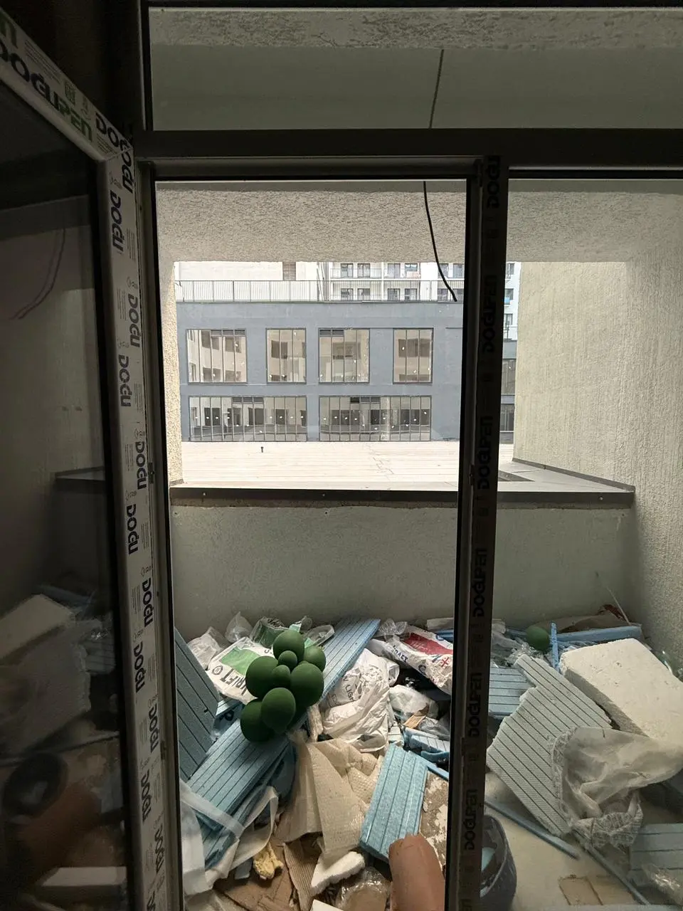  იყიდება 3 ოთახიანი  ბინა საბურთალოზე  შარტავას ქუჩაზე 