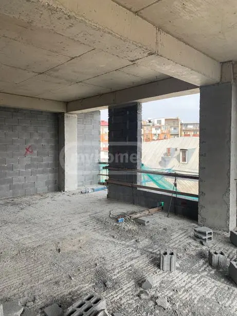  იყიდება მშენებარე ბინა საბურთალოზე  გაგარინის ქუჩაზე 