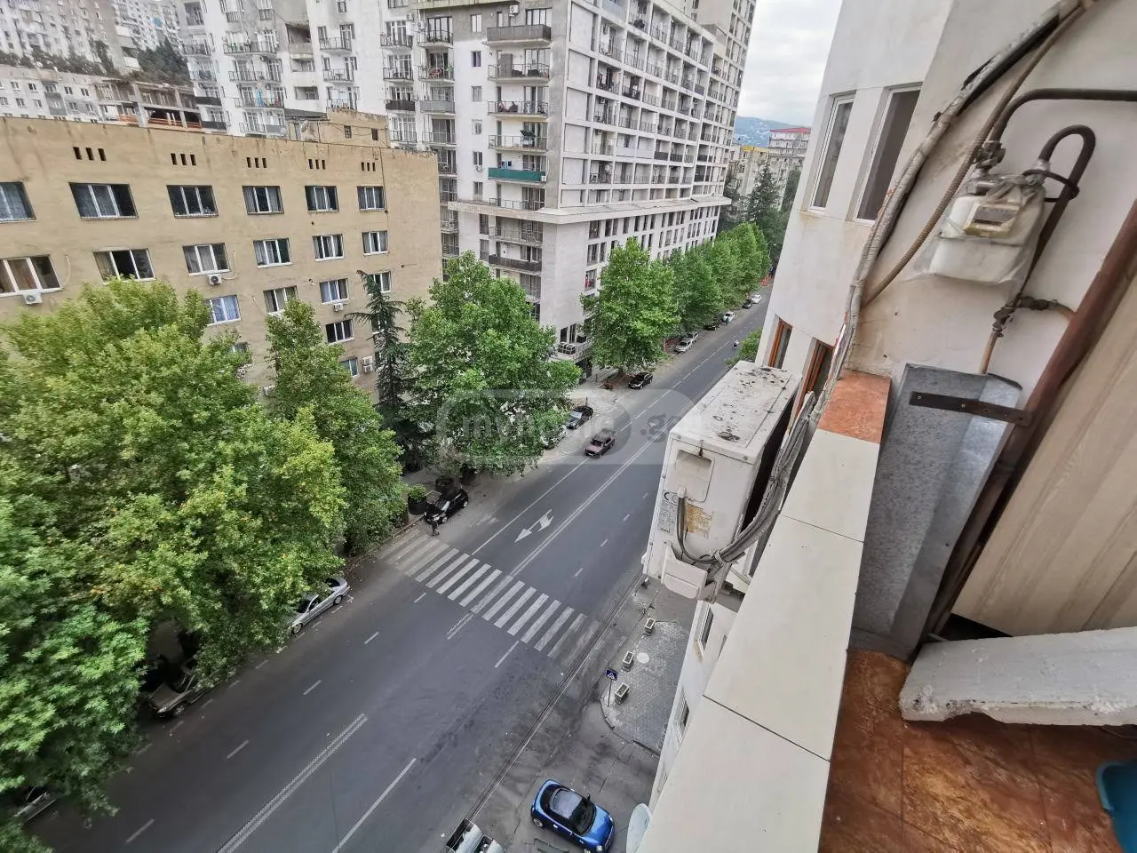  იყიდება 3 ოთახიანი  ბინა საბურთალოზე  სულხან ცინცაძის ქუჩაზე 