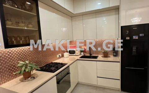  იყიდება 4 ოთახიანი  ბინა ნუცუბიძის პლატოზე  კაპანელის ქუჩაზე 