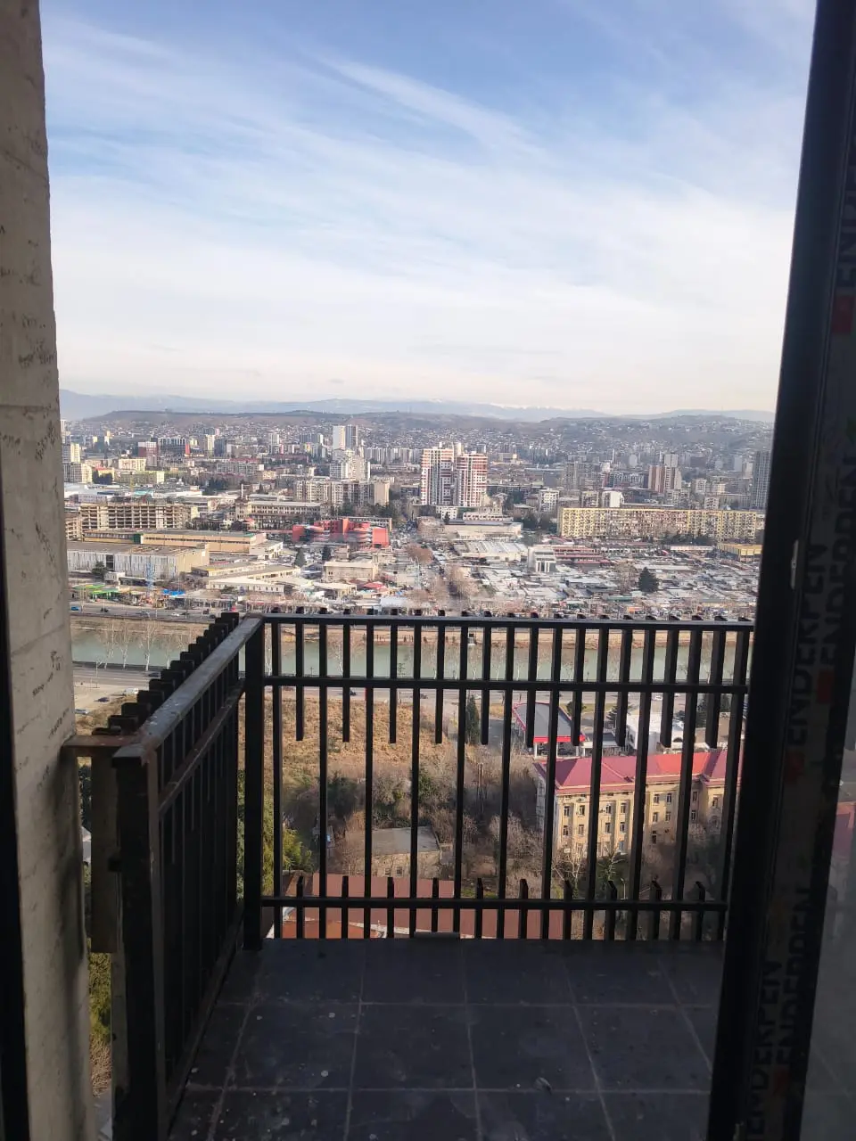  Продается 3 комнатная  Квартира в Сабуртало  на ул. Шартава 