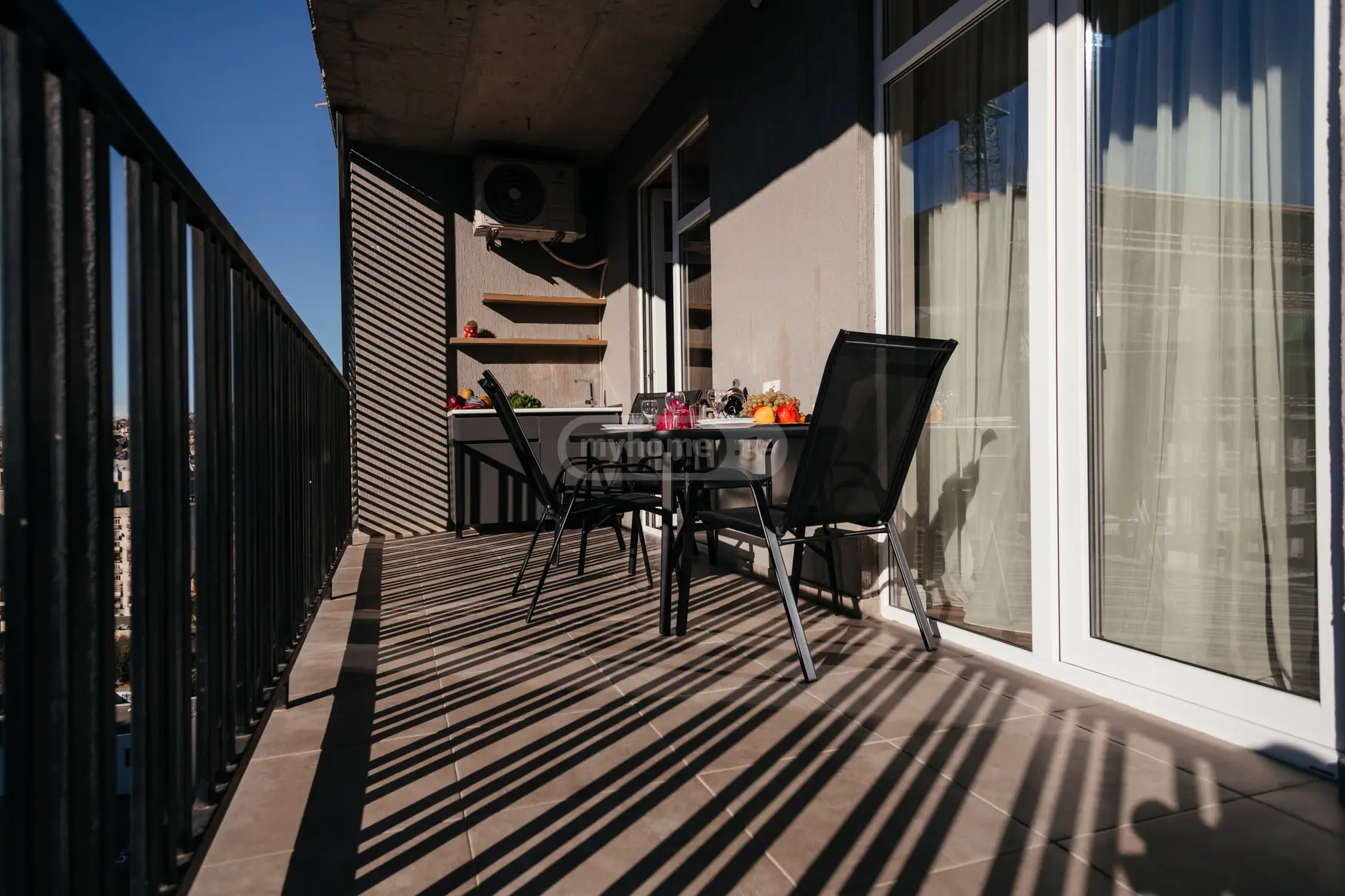  იყიდება 2 ოთახიანი  ბინა ისანში  ნავთლუღის ქუჩაზე 