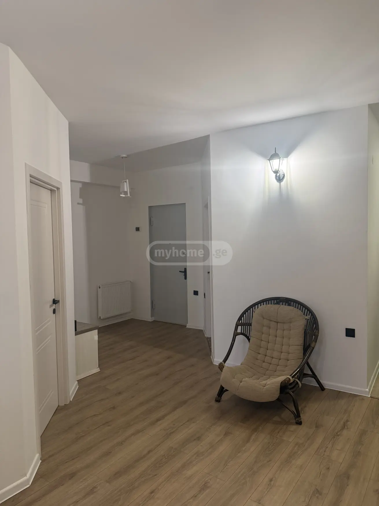  იყიდება 2 ოთახიანი  ბინა საბურთალოზე  გაზაფხულის ქუჩაზე 