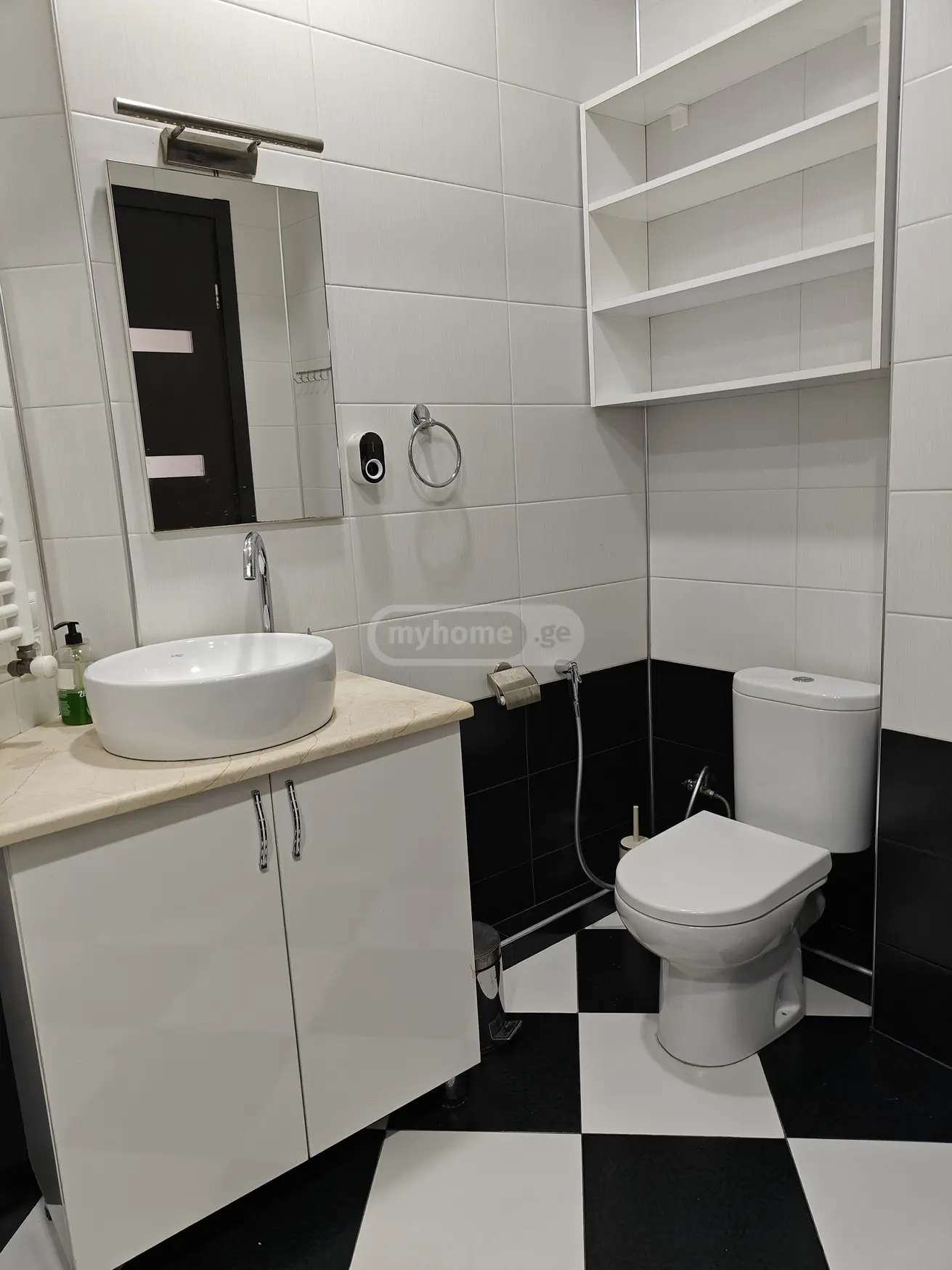  Сдаётся 3 комнатная  Квартира в Сабуртало  На улице Бидзина Квернадзе 