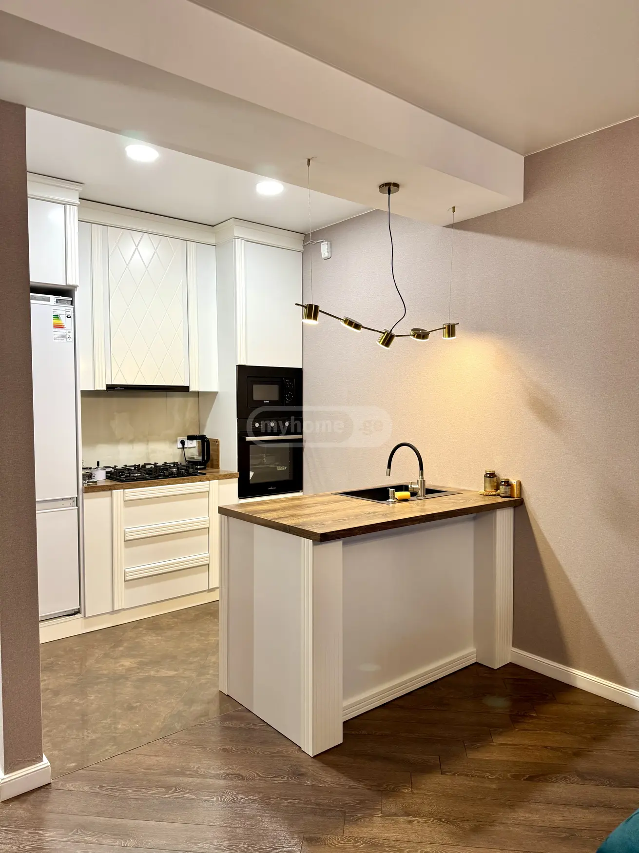  იყიდება 2 ოთახიანი  ბინა ლისის ტბაზე  ავთო ვარაზის ქუჩა 