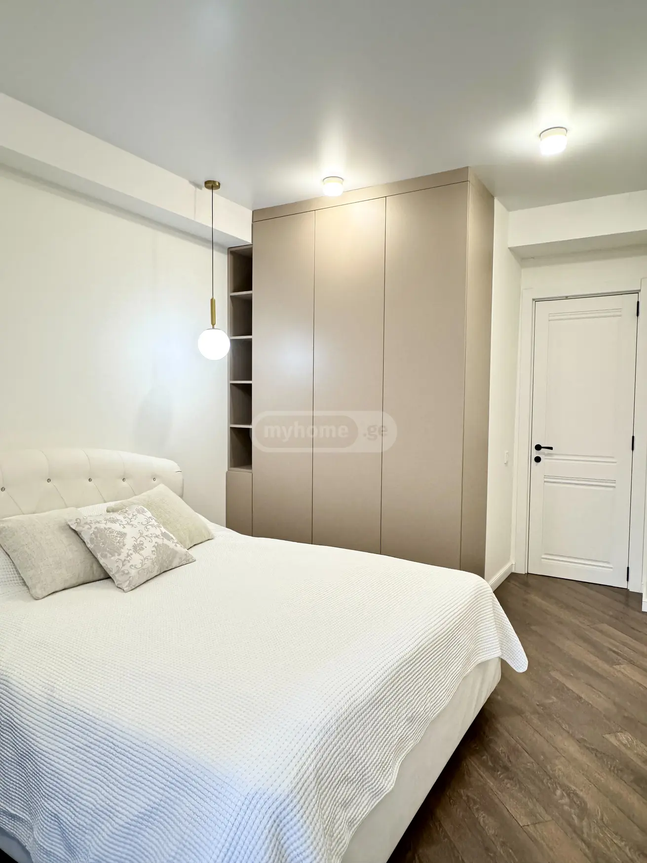  იყიდება 2 ოთახიანი  ბინა ლისის ტბაზე  ავთო ვარაზის ქუჩა 