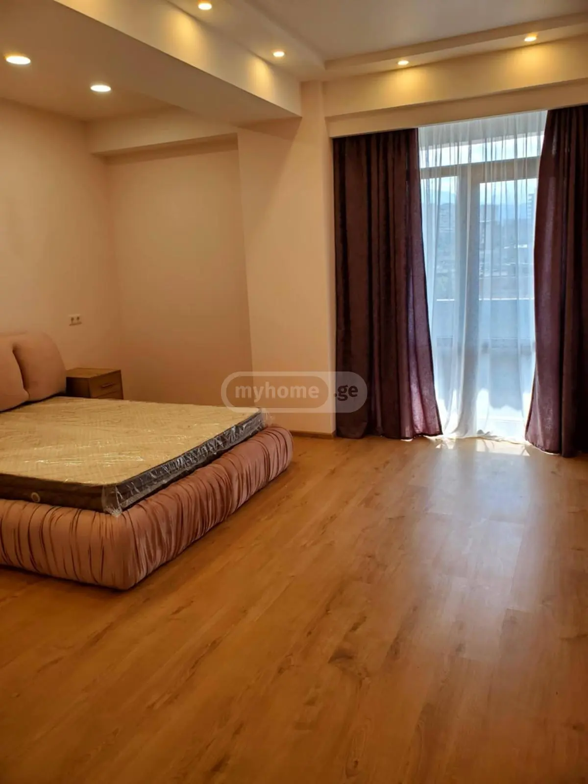  For Rent 3 room  Apartment in Saburtalo dist.  on Kostava st. 