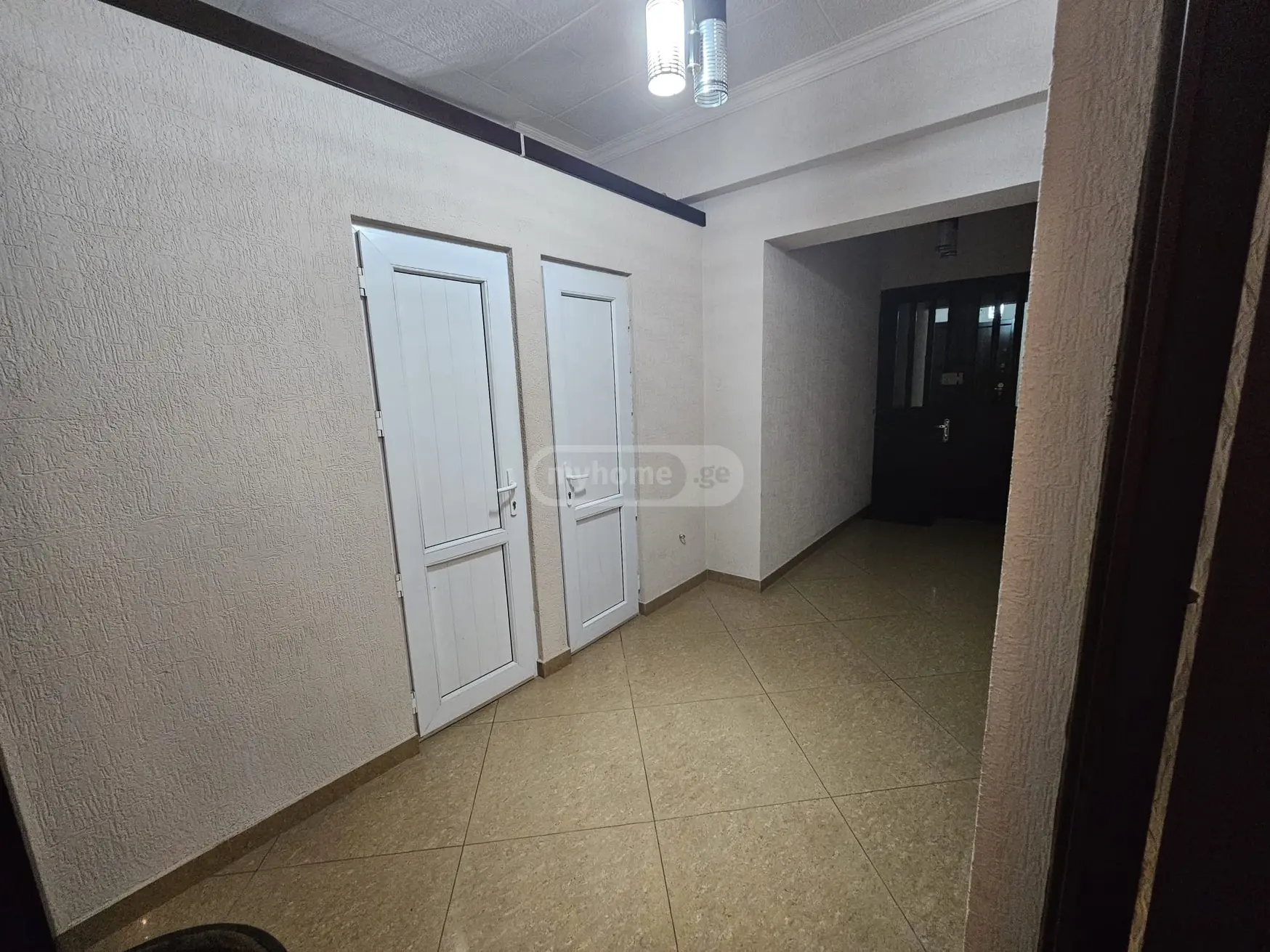  იყიდება 2 ოთახიანი  ბინა საბურთალოზე