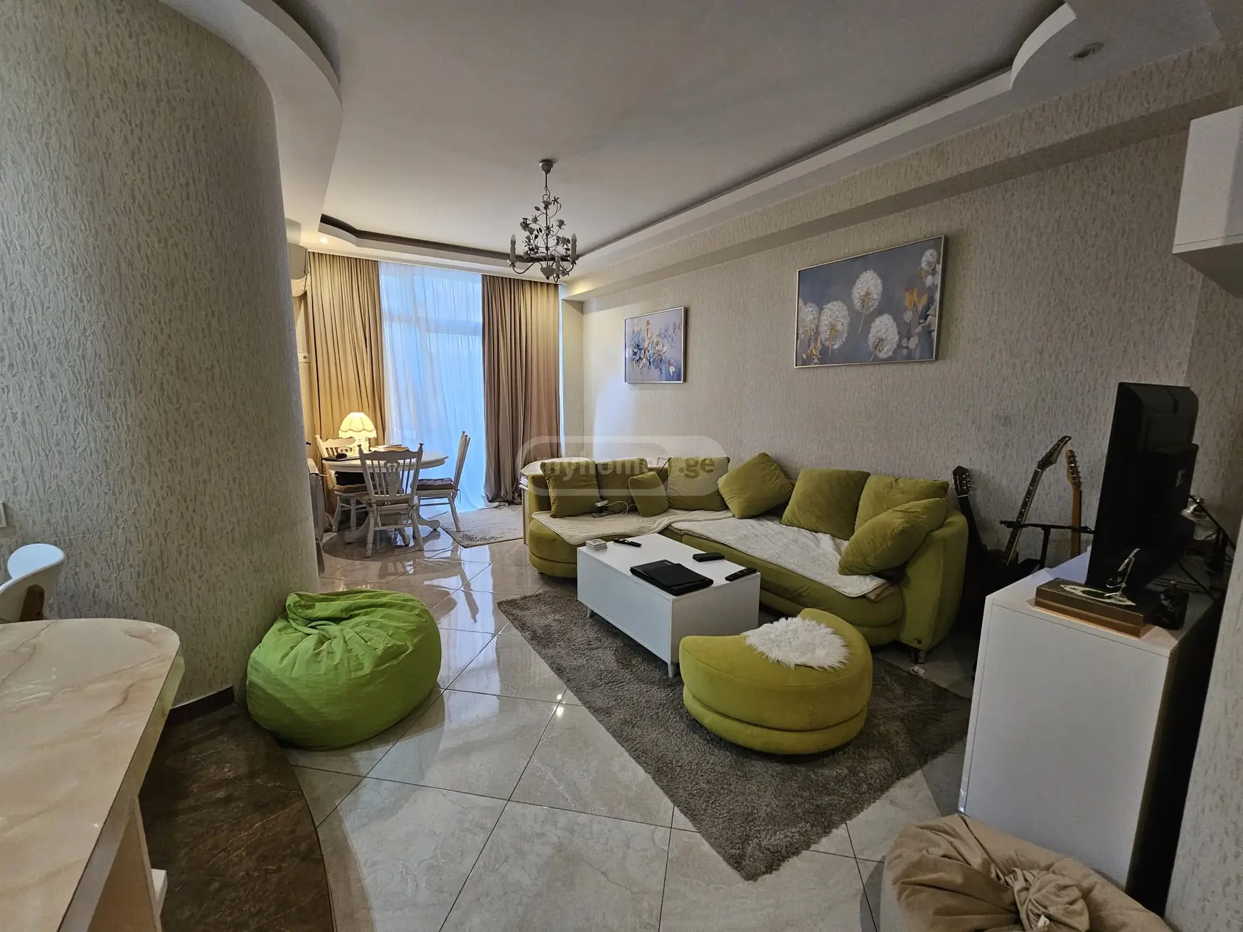  იყიდება 2 ოთახიანი  ბინა საბურთალოზე