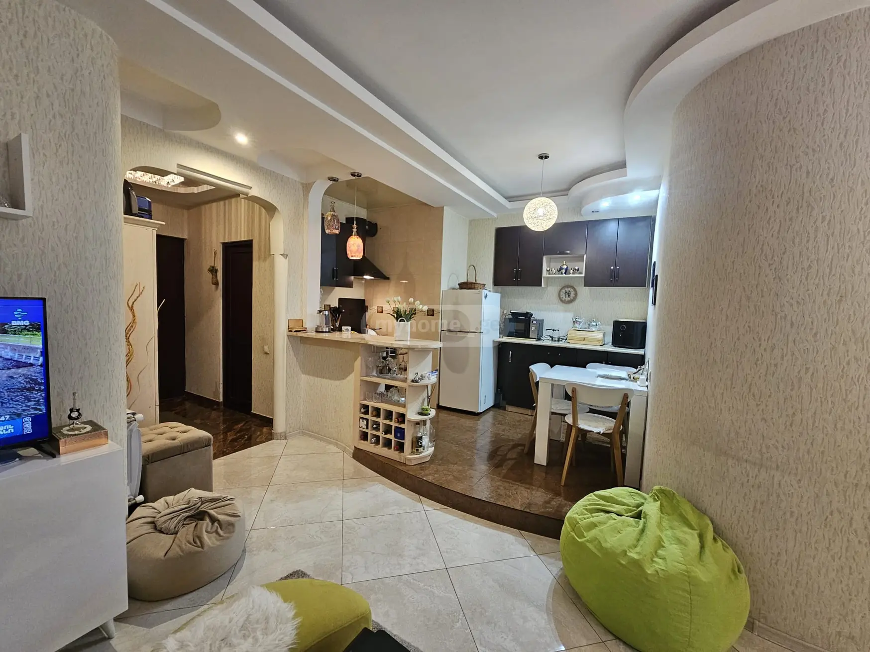  იყიდება 2 ოთახიანი  ბინა საბურთალოზე