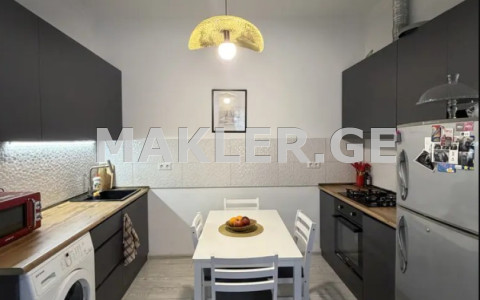  Продается 2 комнатная  Квартира в Сабуртало  на ул. Бурдзгла 