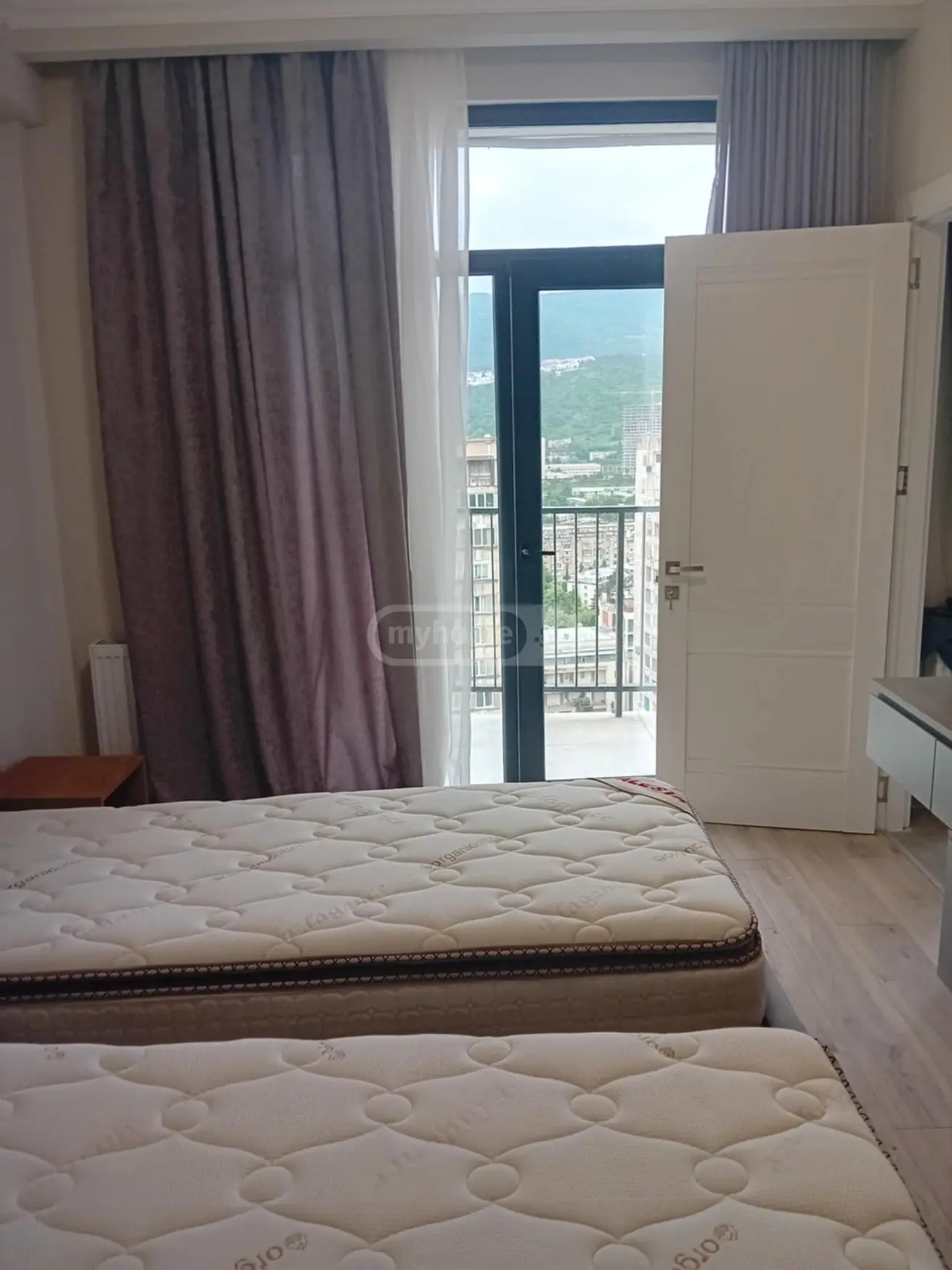  იყიდება 2 ოთახიანი  ბინა ნუცუბიძის პლატოზე