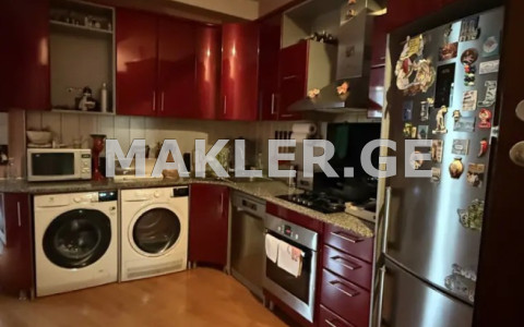  იყიდება 5 ოთახიანი  ბინა ვაკეში  კეკელიძის ქუჩაზე 