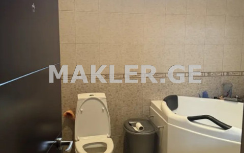  იყიდება 5 ოთახიანი  ბინა ვაკეში  კეკელიძის ქუჩაზე 