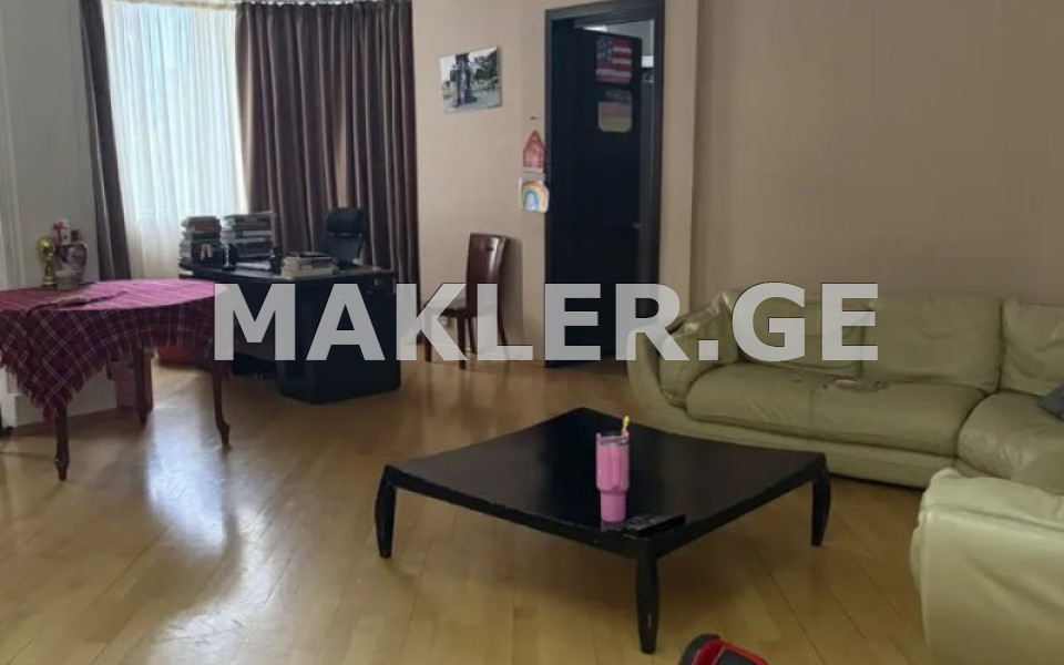  იყიდება 5 ოთახიანი  ბინა ვაკეში  კეკელიძის ქუჩაზე 