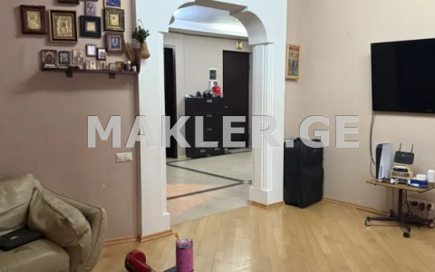  იყიდება 5 ოთახიანი  ბინა ვაკეში  კეკელიძის ქუჩაზე 