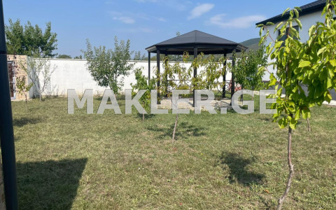  იყიდება 900 m² ფართობის აგარაკი მისაქციელში